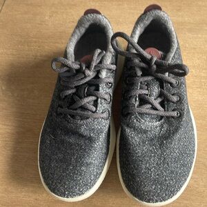 Women’s Allbirds grey wool runner in size 7